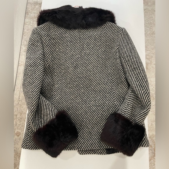 Vintage coat with real fur collar. Excellent condition - Picture 2 of 2